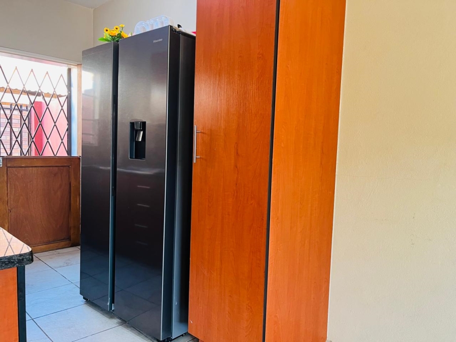 2 Bedroom Property for Sale in Waterval East North West